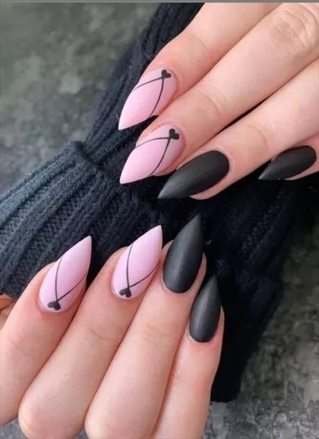 black-nails-with-pink-hearts-15_9-19 Unghii negre cu inimi roz