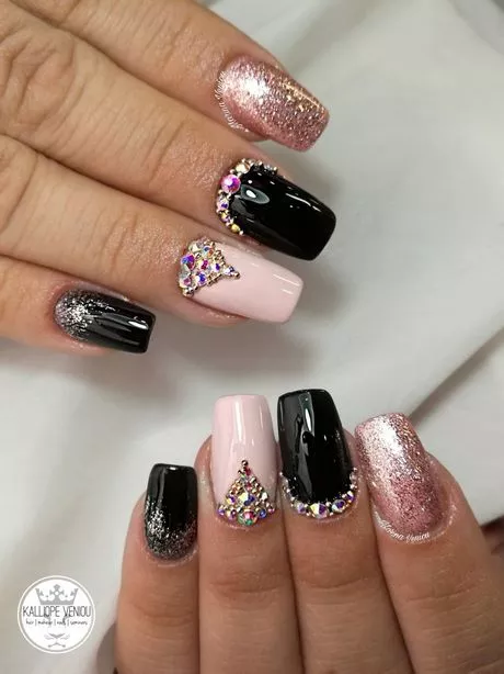 black-pink-and-gold-nails-00_11-4 Negru roz și unghii de aur