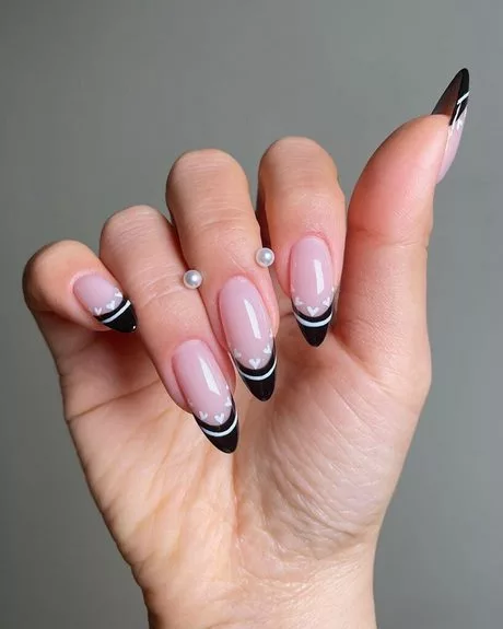 black-white-pink-nails-16-2 Negru alb unghii roz