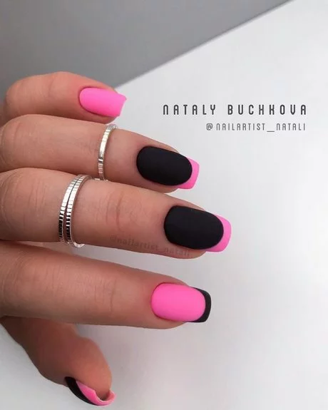 black-white-pink-nails-16_8-18 Negru alb unghii roz
