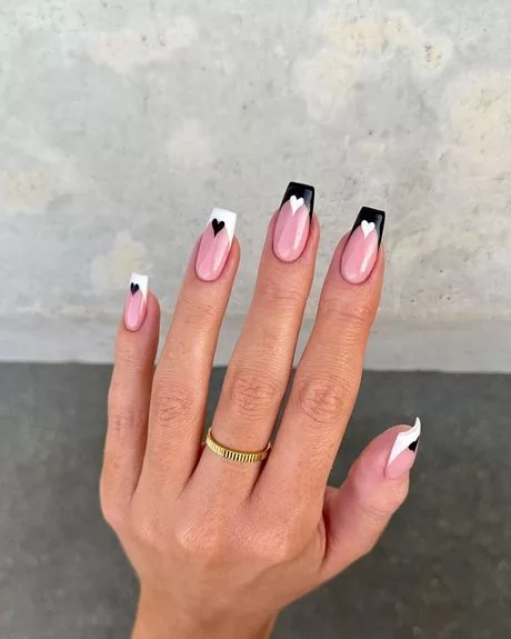 black-white-pink-nails-16_9-19 Negru alb unghii roz