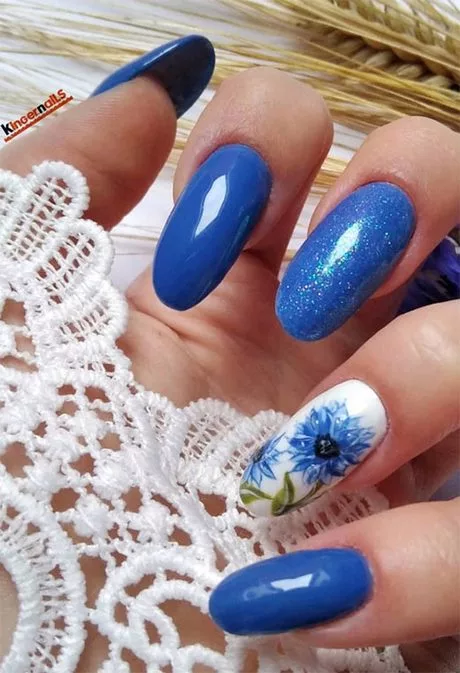 blue-flower-nail-designs-83_2-12 Modele de unghii cu flori albastre