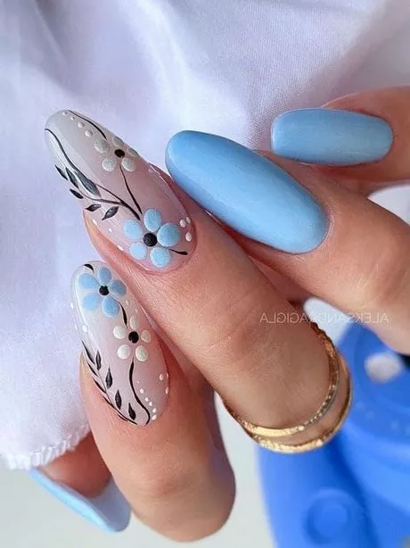 blue-flower-nail-designs-83_9-19 Modele de unghii cu flori albastre