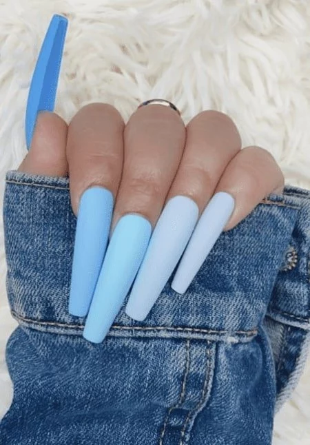 blue-long-nails-33_12-4 Unghii lungi albastre
