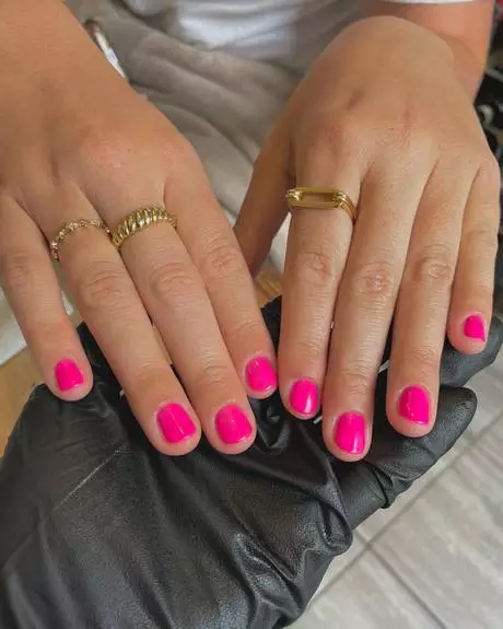 bright-pink-short-nails-41-2 Unghii scurte roz roz