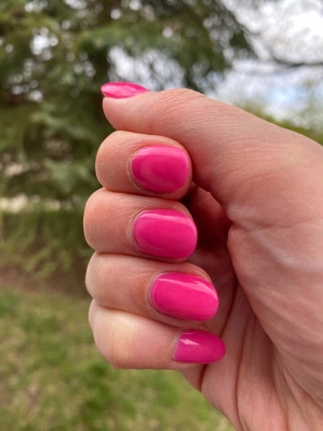 bright-pink-short-nails-41_3-12 Unghii scurte roz roz