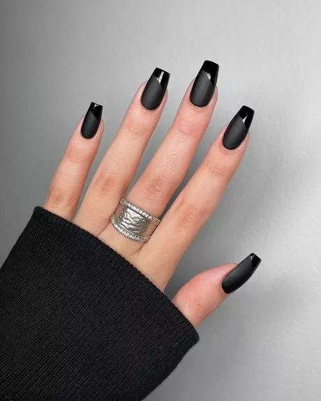 coffin-shaped-black-nails-56_16-10 Unghii negre în formă de sicriu