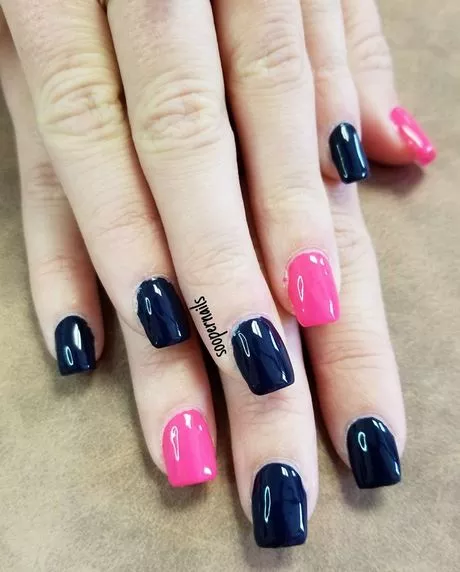 dark-blue-and-pink-nail-designs-47_10-3 Modele de unghii albastru închis și roz