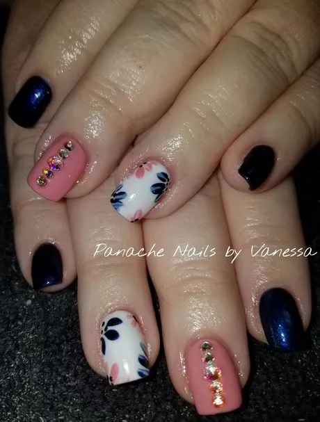 dark-blue-and-pink-nail-designs-47_8-17 Modele de unghii albastru închis și roz