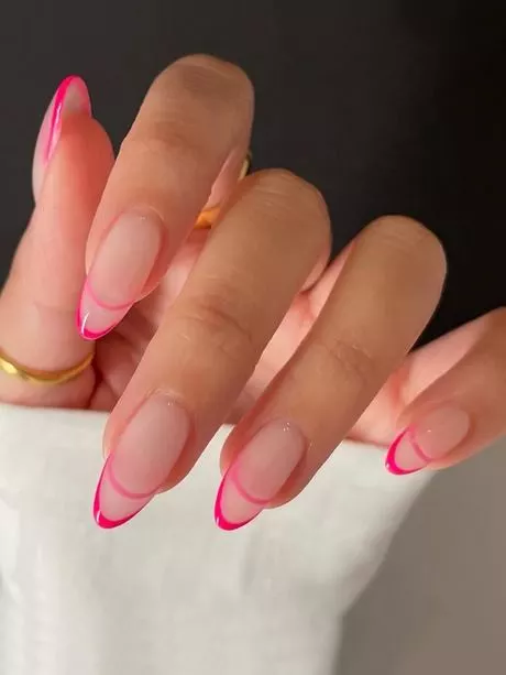 dark-pink-almond-nails-89_15-7 Unghii de migdale roz închis