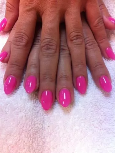 dark-pink-almond-nails-89_2-10 Unghii de migdale roz închis
