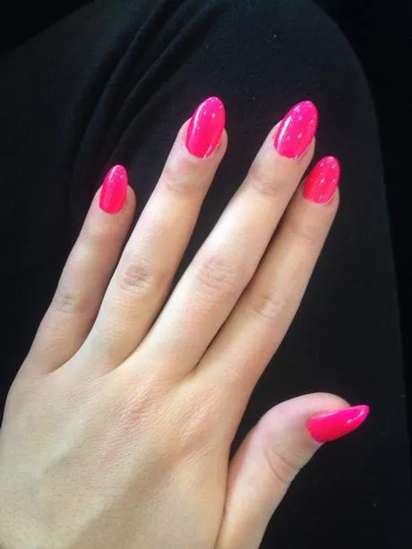 dark-pink-almond-nails-89_3-11 Unghii de migdale roz închis