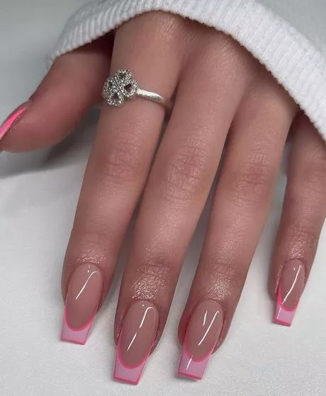 french-tip-nails-with-pink-base-80_6-14 Unghii cu vârf francez cu bază roz