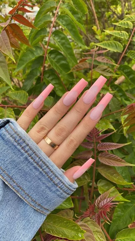 french-tip-nails-with-pink-46_12-6 Unghii cu vârf francez cu roz
