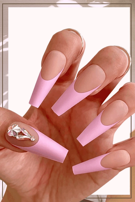 french-tip-nails-with-pink-46_4-12 Unghii cu vârf francez cu roz