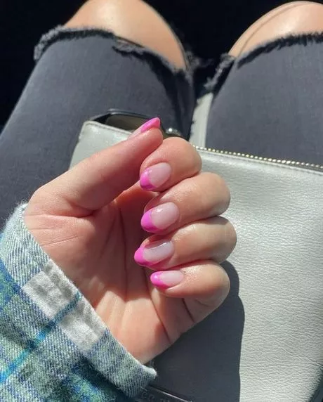french-tip-nails-with-pink-46_9-17 Unghii cu vârf francez cu roz