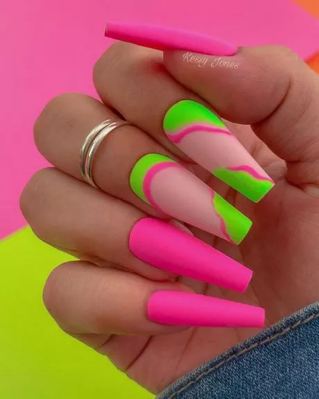 green-and-pink-acrylic-nails-95_4-11 Unghii acrilice verzi și roz