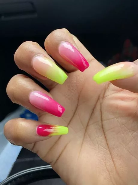 green-and-pink-acrylic-nails-95_6-13 Unghii acrilice verzi și roz