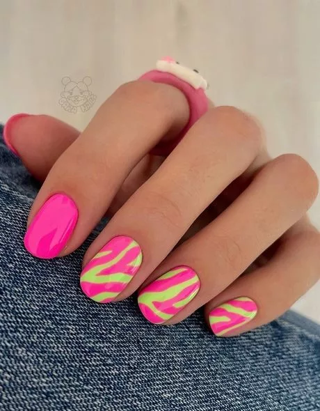 green-and-pink-acrylic-nails-95_8-15 Unghii acrilice verzi și roz