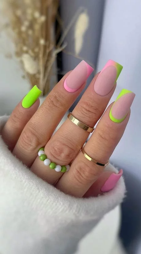green-and-pink-acrylic-nails-95_9-16 Unghii acrilice verzi și roz