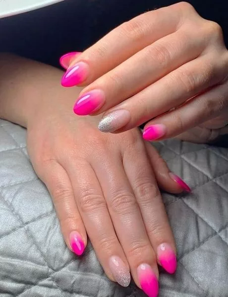 hot-pink-almond-nail-designs-15_2-9 Modele de unghii cu migdale roz aprins