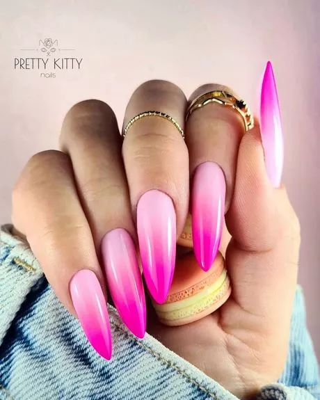 hot-pink-almond-nails-83_9-17 Unghii de migdale roz aprins