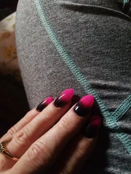 hot-pink-and-black-ombre-nails-70-2 Unghii Ombre roz și negru