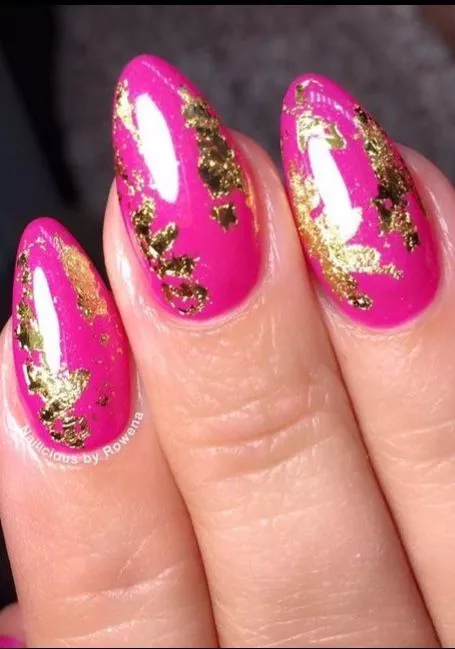 hot-pink-and-gold-nail-designs-53_13-5 Modele de unghii roz și auriu