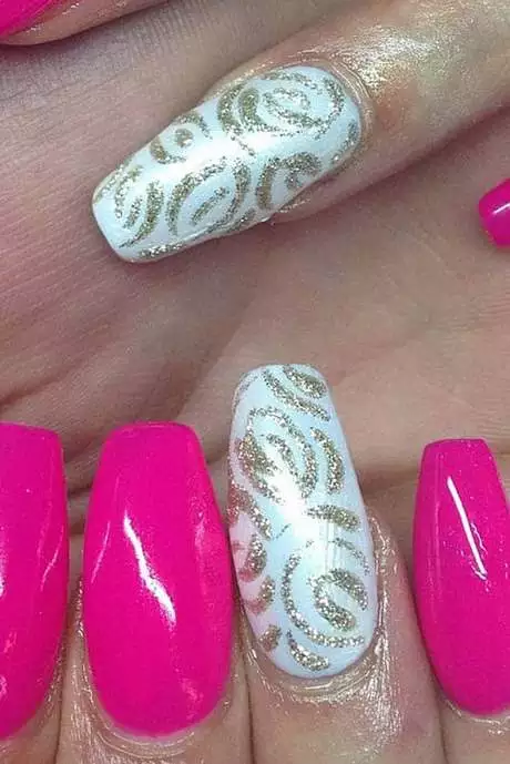 hot-pink-and-gold-nail-designs-53_18-10 Modele de unghii roz și auriu