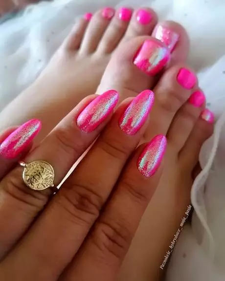 hot-pink-and-gold-nail-designs-53_2-11 Modele de unghii roz și auriu