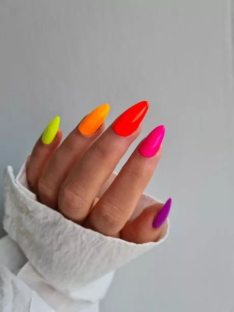 hot-pink-and-neon-yellow-nails-06_7-16 Unghii roz aprins și galben neon