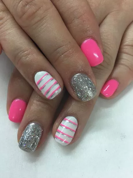 hot-pink-and-silver-nail-designs-17_14-7 Modele de unghii roz și argintiu