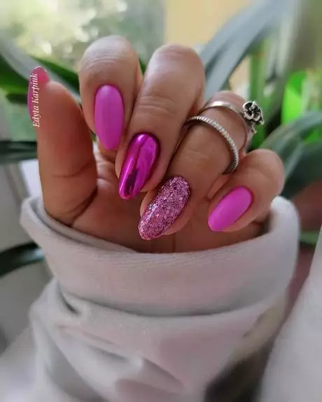 hot-pink-and-silver-nail-designs-17_16-9 Modele de unghii roz și argintiu