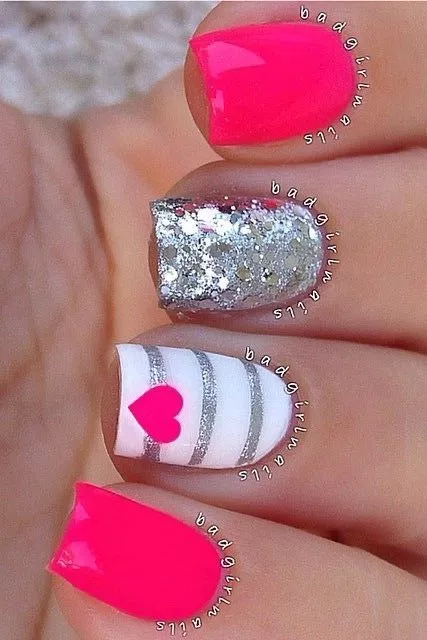 hot-pink-and-silver-nail-designs-17_17-10 Modele de unghii roz și argintiu