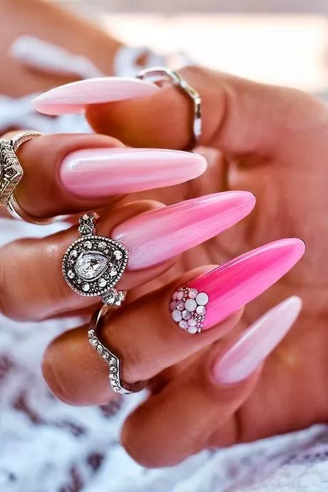 hot-pink-coffin-nail-designs-06_13-7 Modele de unghii cu sicriu Roz Aprins