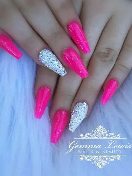 hot-pink-coffin-nails-with-glitter-72_6-15 Unghii de sicriu roz aprins cu sclipici
