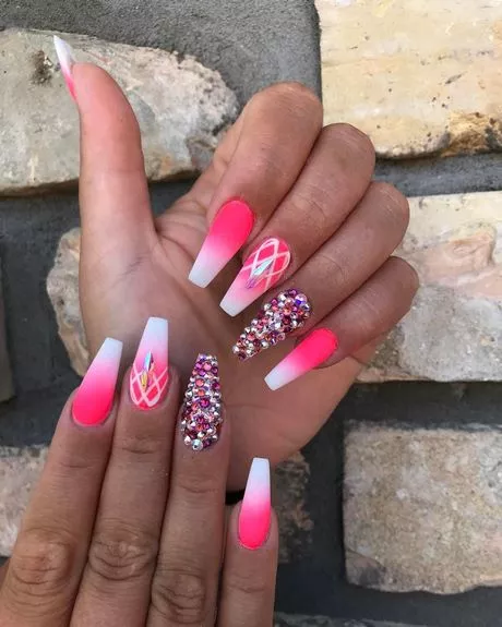 hot-pink-design-nails-32_10-4 Unghii de design roz aprins