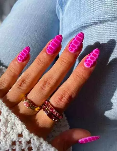hot-pink-design-nails-32_8-17 Unghii de design roz aprins