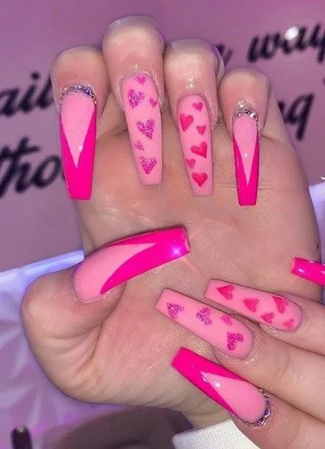 hot-pink-design-nails-32_9-18 Unghii de design roz aprins