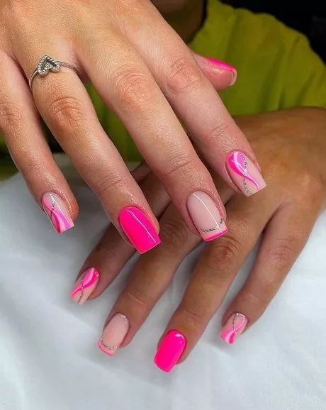hot-pink-nails-with-accent-nail-35-1 Unghii roz fierbinte cu unghii accentuate