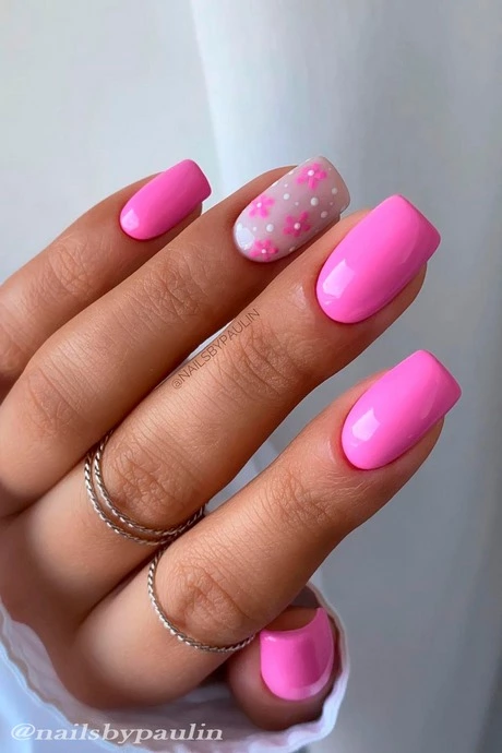hot-pink-nails-with-accent-nail-35_2-11 Unghii roz fierbinte cu unghii accentuate