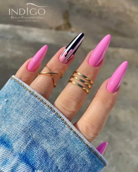 hot-pink-nails-with-accent-nail-35_6-15 Unghii roz fierbinte cu unghii accentuate