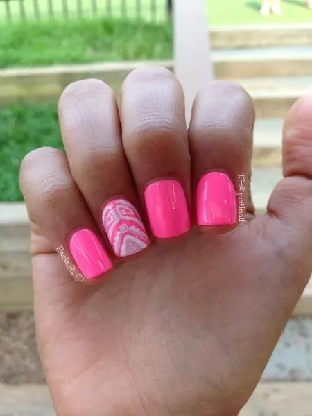 hot-pink-nails-with-accent-nail-35_7-16 Unghii roz fierbinte cu unghii accentuate