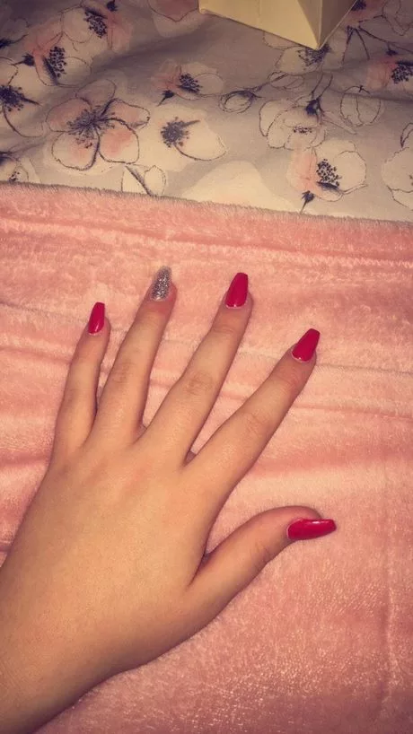 hot-pink-nails-with-glitter-ring-finger-35-1 Unghii roz aprins cu deget inelar cu sclipici
