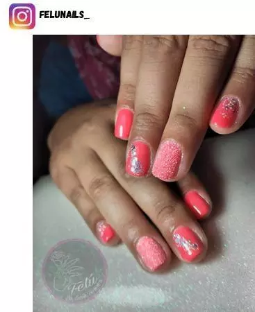 hot-pink-nails-with-glitter-ring-finger-35_18-10 Unghii roz aprins cu deget inelar cu sclipici