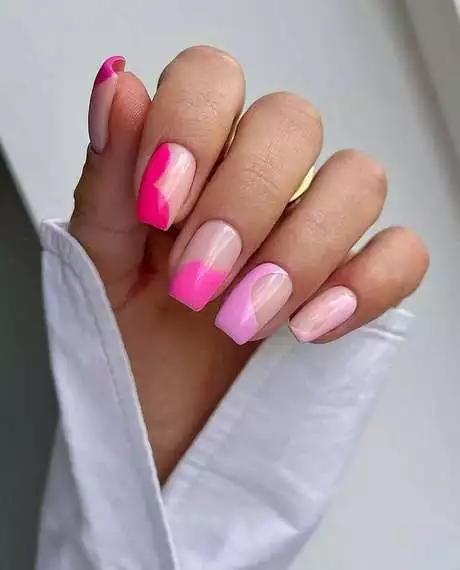 hot-pink-short-nail-designs-36_13-6 Modele de unghii scurte Roz Aprins