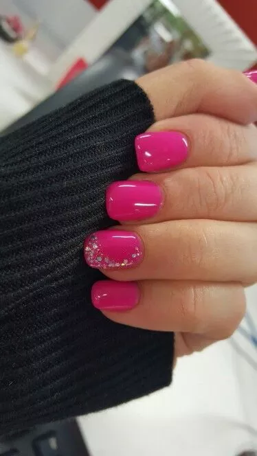 hot-pink-short-nail-designs-36_2-12 Modele de unghii scurte Roz Aprins