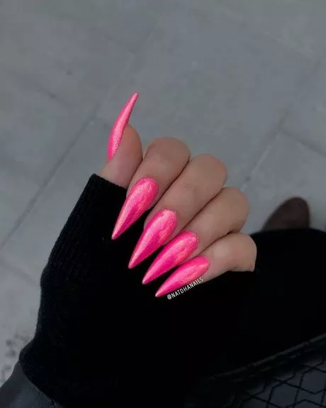 hot-pink-stiletto-nails-63_7-12 Unghii stiletto Roz Aprins