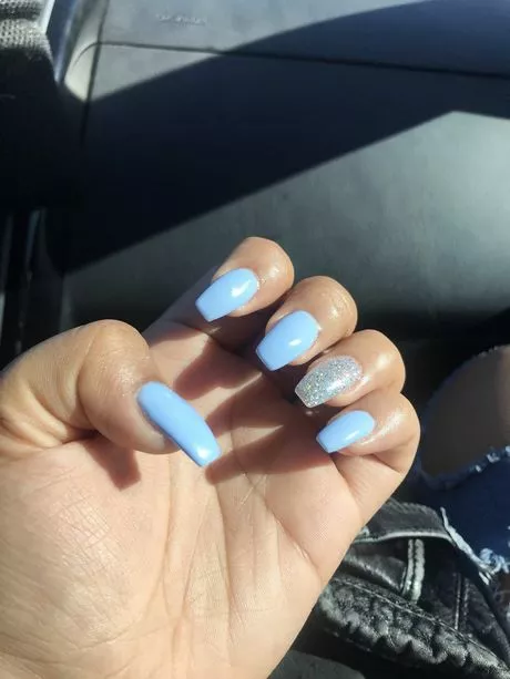 light-blue-prom-nails-92_3-14 Unghii de bal albastru deschis