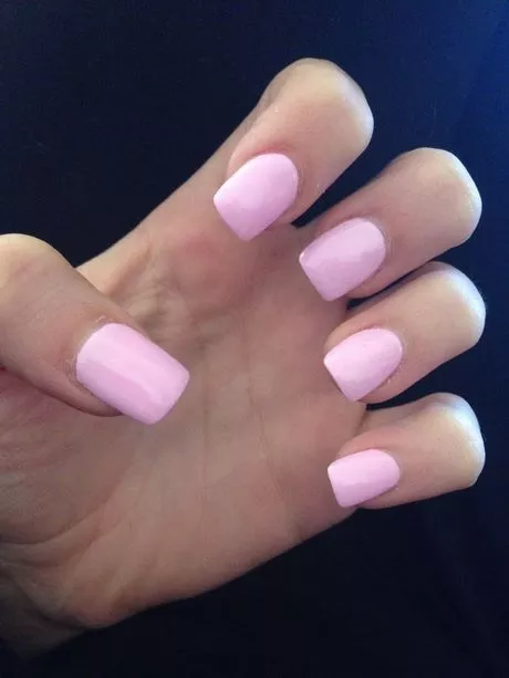 light-pink-acrylic-nails-short-32_12-5 Unghii acrilice roz deschis scurte